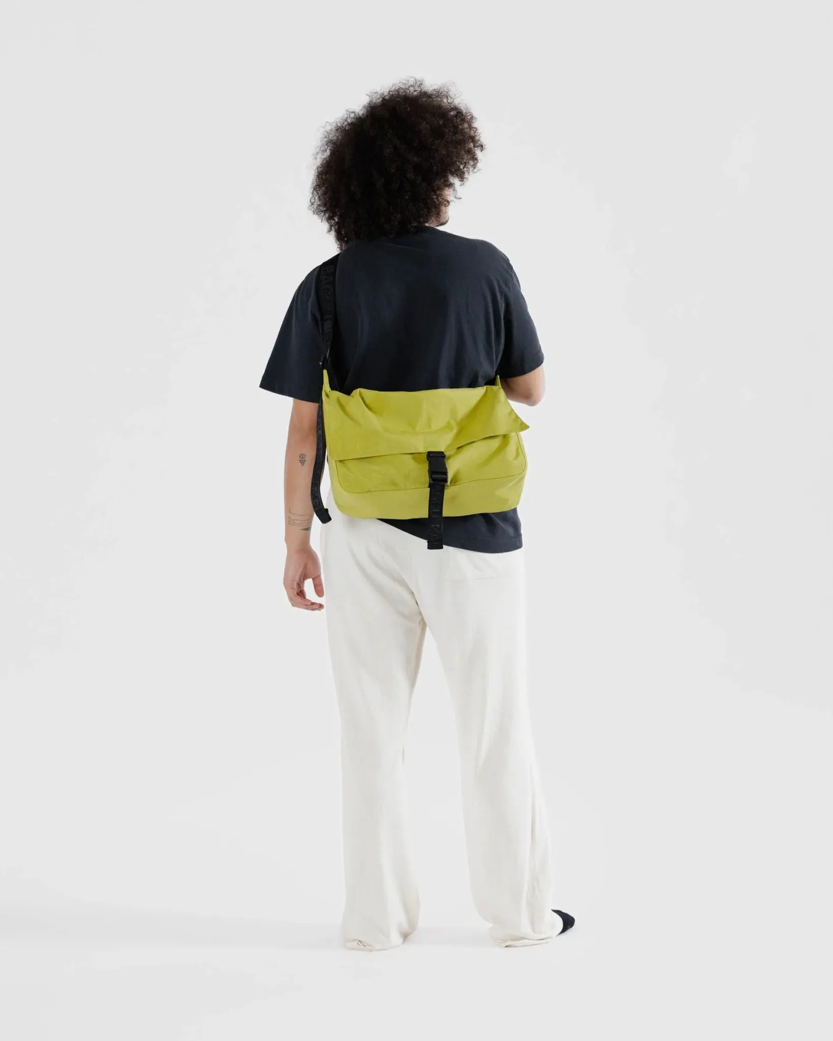 BAGGU Nylon Messenger Bag - Lemongrass