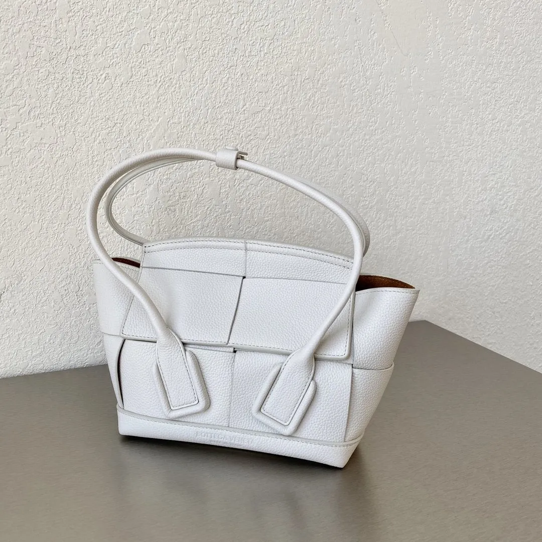 BV Mini Arco White, For Women, Women’s Bags 11.4in/29cm 600606VMAP19005