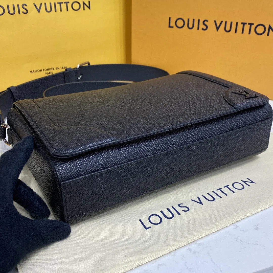 LV New Flap Messenger Bag Taiga Black For Men, Bags, Shoulder And Crossbody Bags 11.1in/28.3cm LV M30807