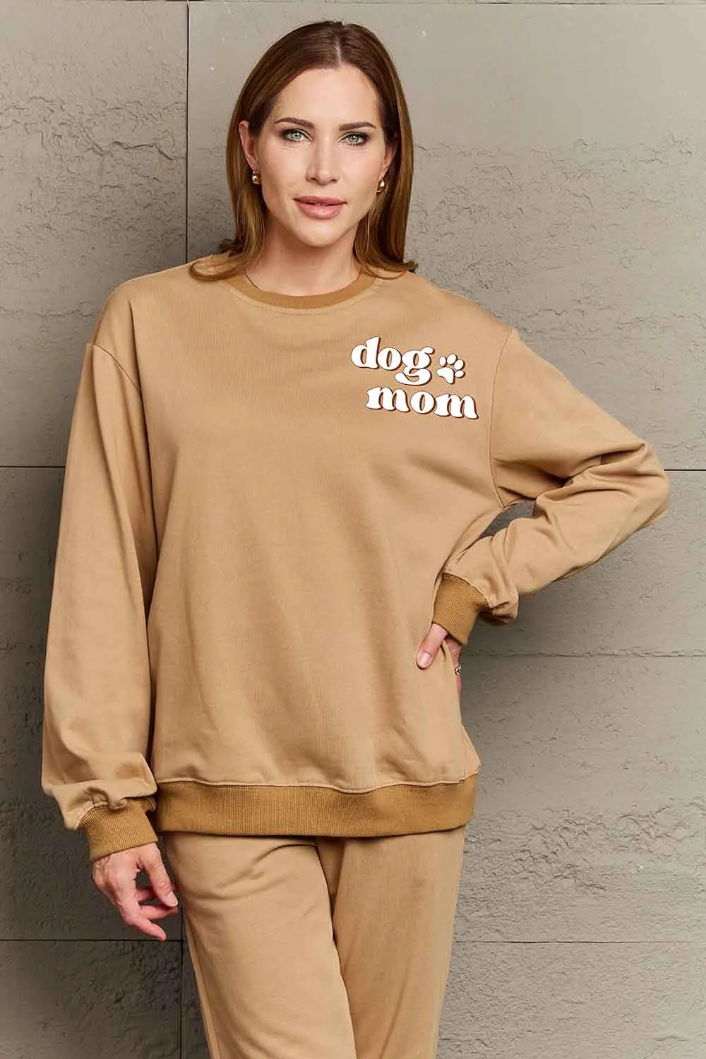 Round Neck Dropped Shoulder DOG MOM Graphic Sweatshirt