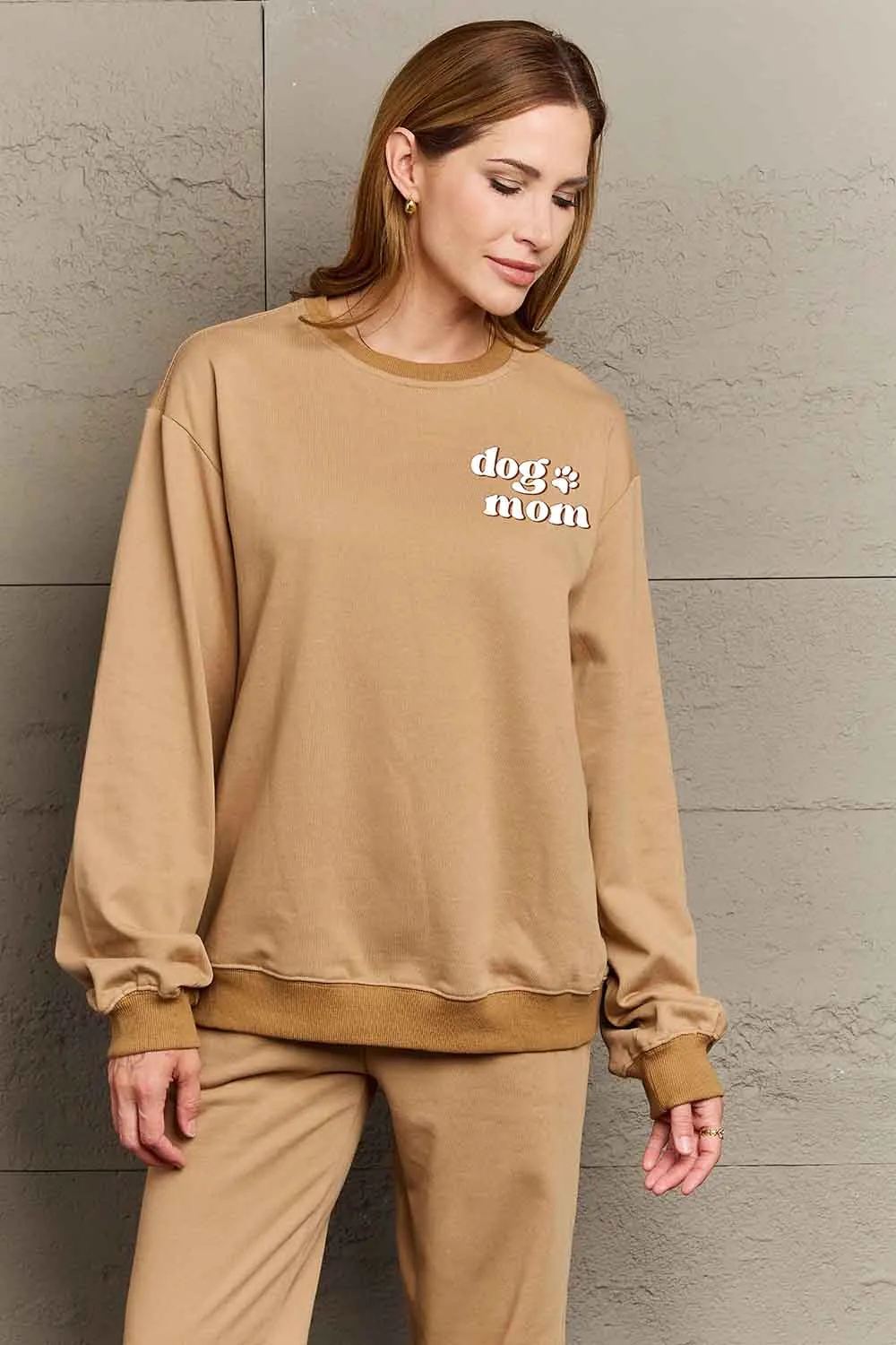 Round Neck Dropped Shoulder DOG MOM Graphic Sweatshirt