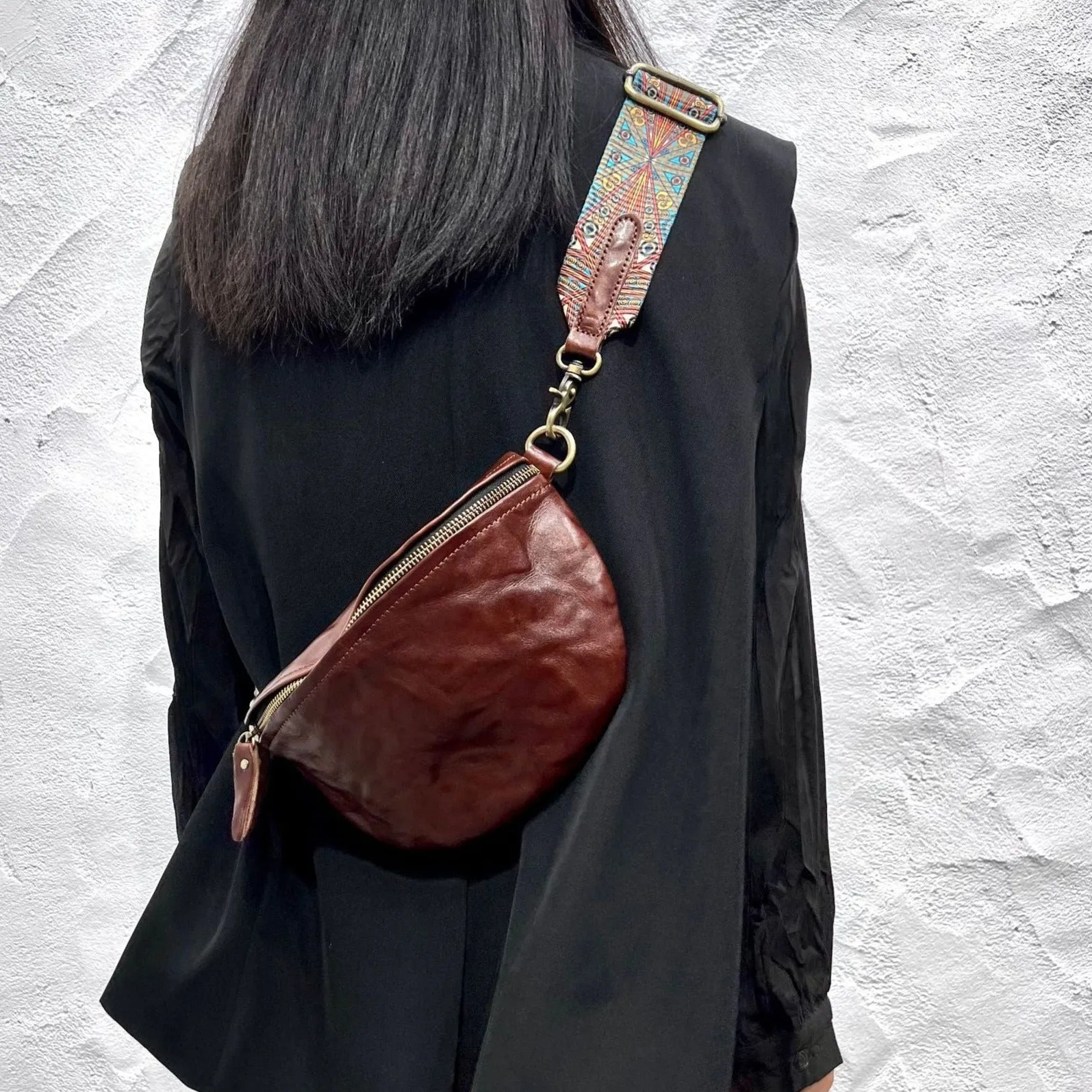 Trendy Women's Leather Chest Sling Bag with Boho-Inspired Shoulder Strap